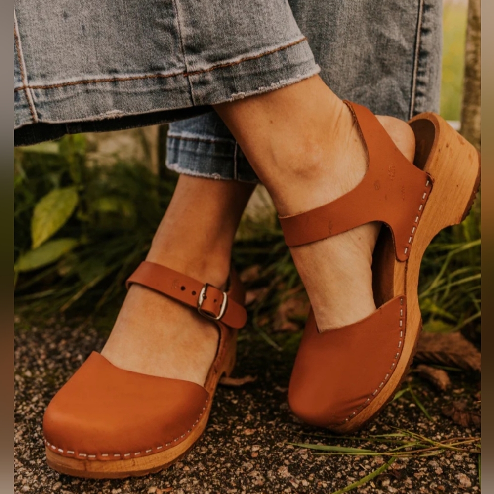 Mia Sophia Ankle Strap Swedish Clogs Size 37 / 7